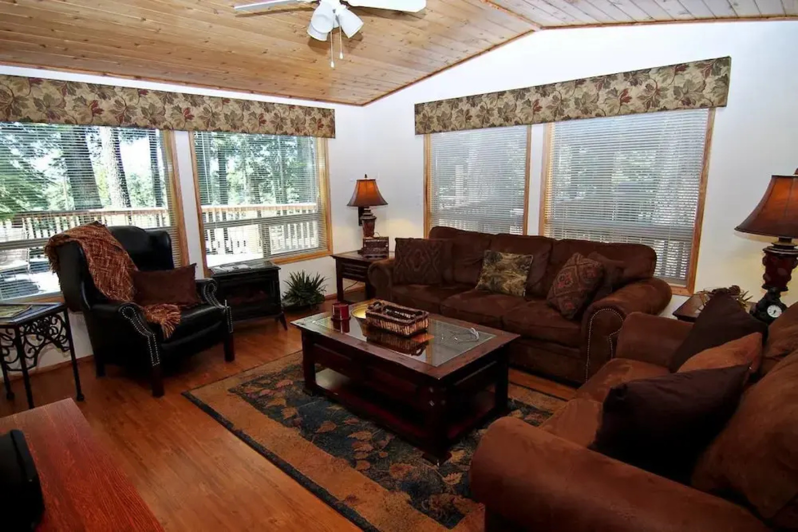 #40 The Cabins at Hyatt Lake-sleeps 6-pet Friendly