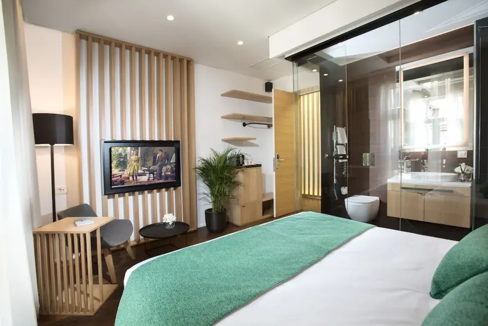 Dominic Smart & Luxury Suites Parliament