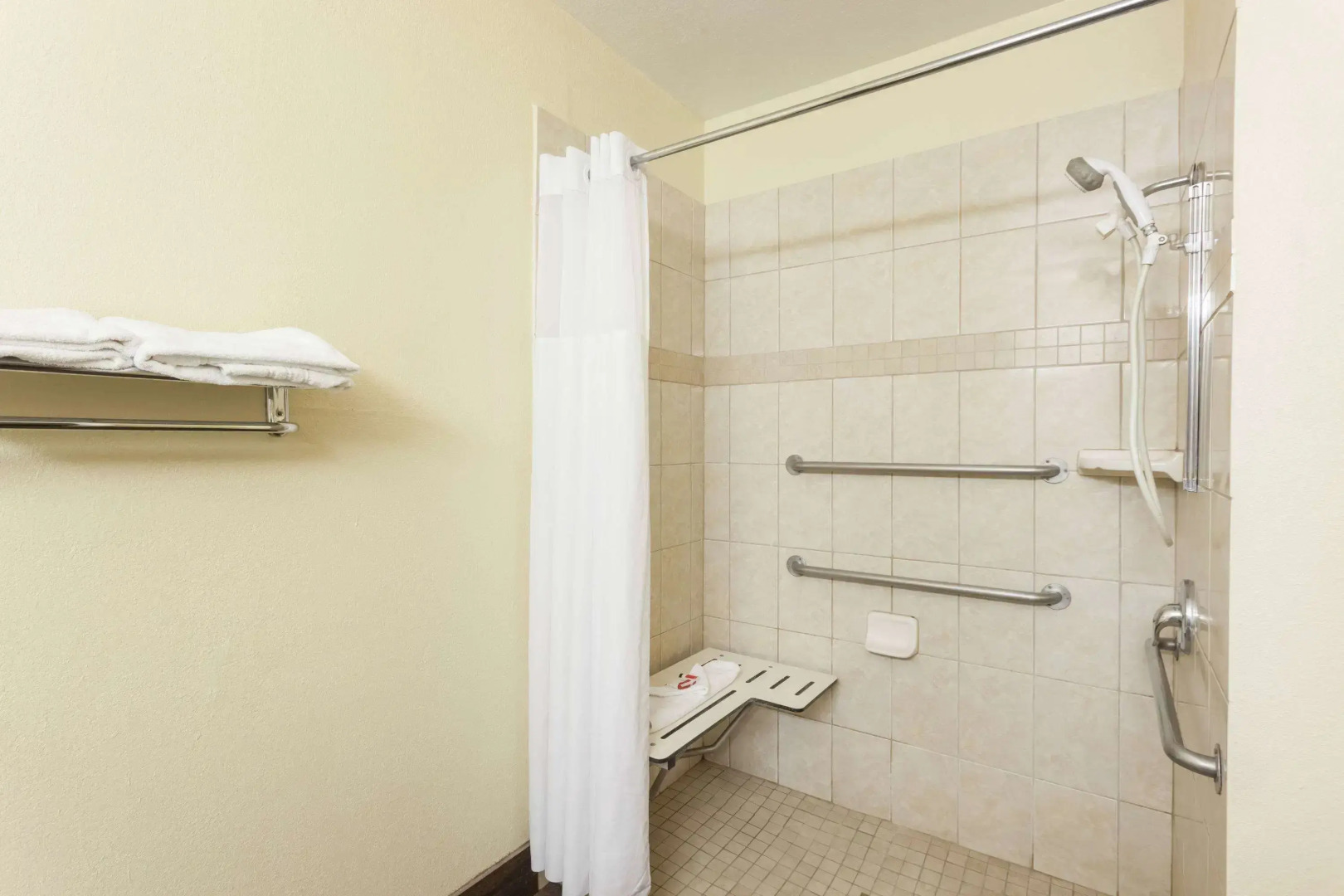 Super 8 by Wyndham Bakersfield South CA