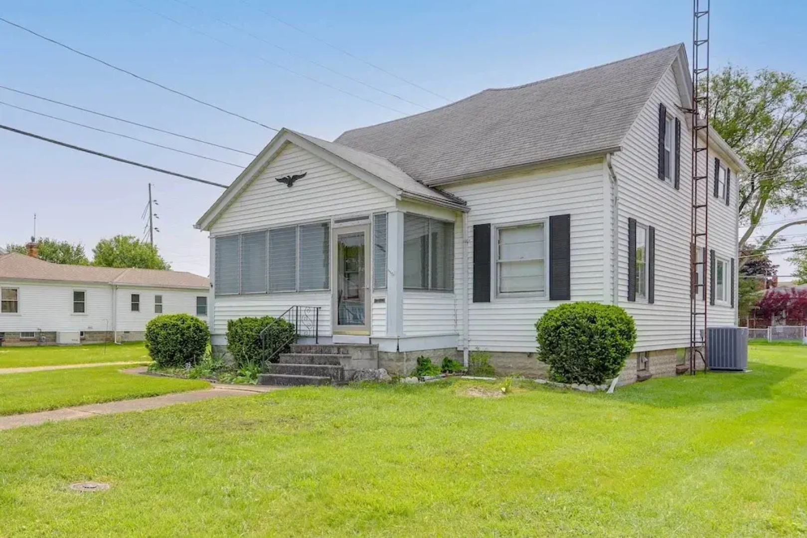Home w/ Screened-in Porch < 1 Mi to Lake Erie