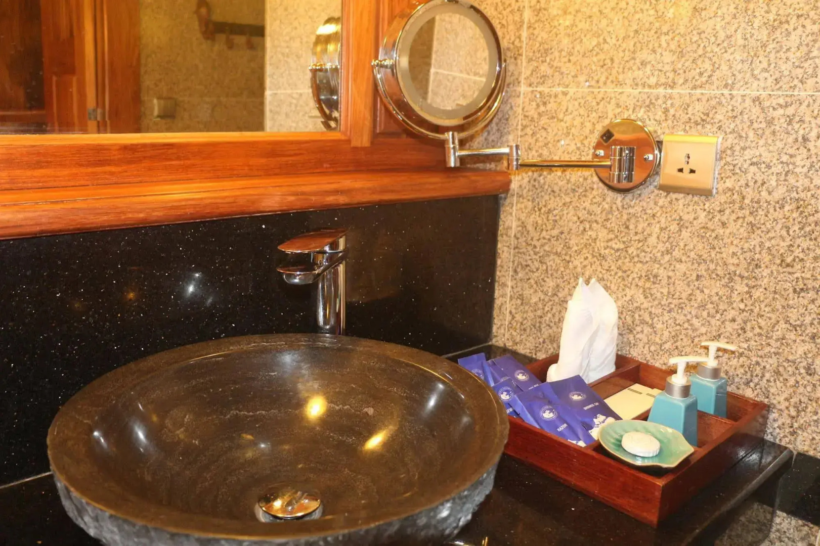 Try Palace Resort & Spa