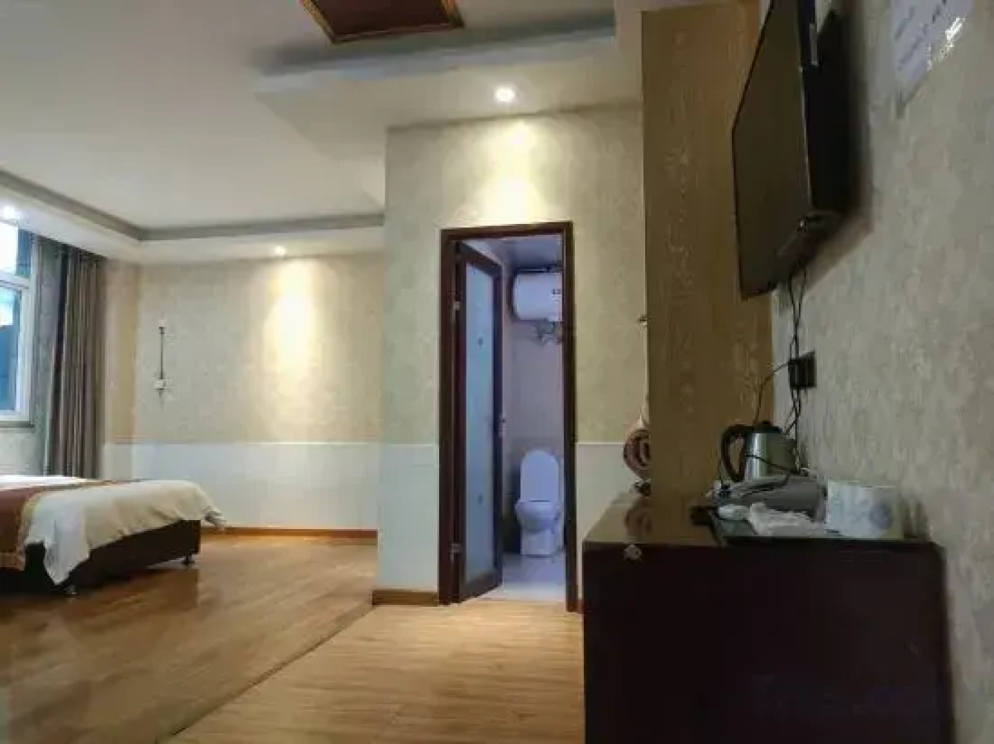 Luhuo Longyang Hotel