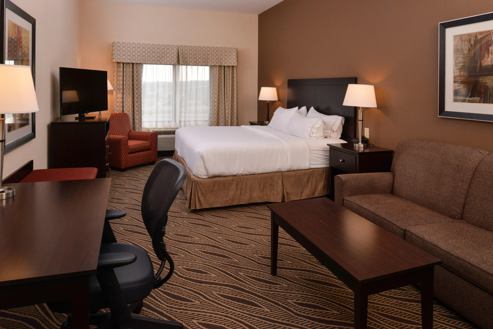 Holiday Inn Express & Suites Washington - Meadow Lands by IHG