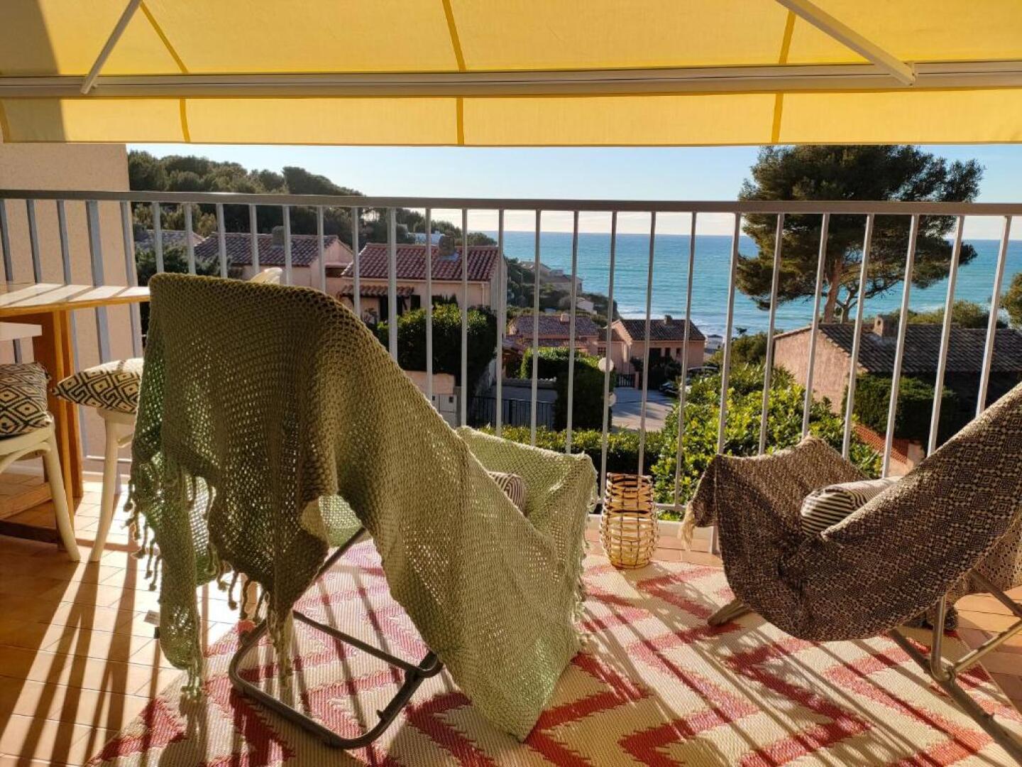 Appartement avec terrasse vue mer, proximité plage, place parking