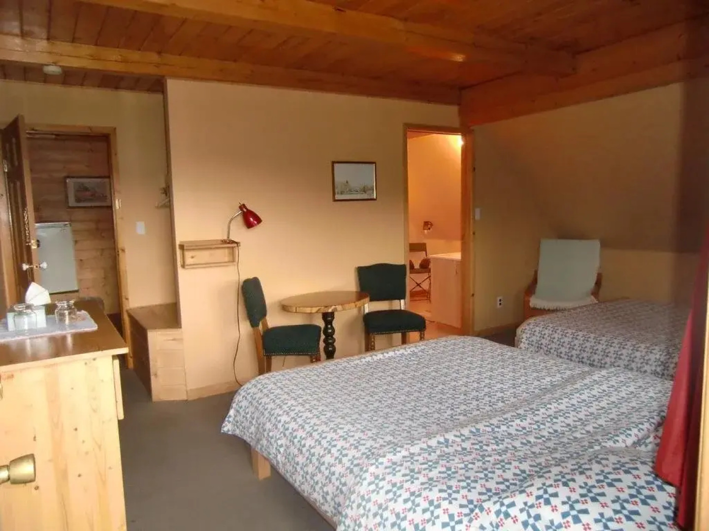 Alexa Chalets - Timber Inn & Restaurant