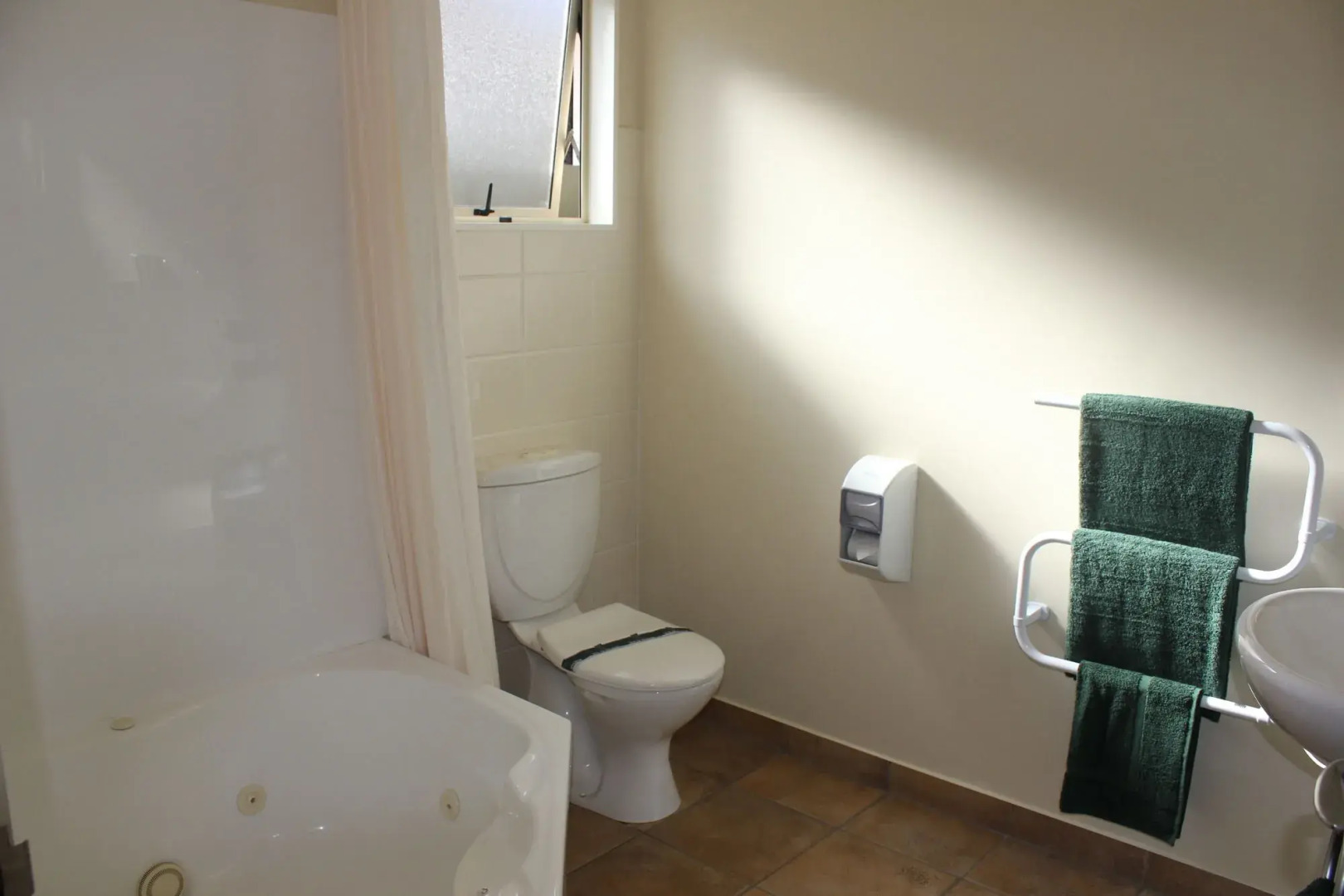 Bks Egmont Motor Lodge