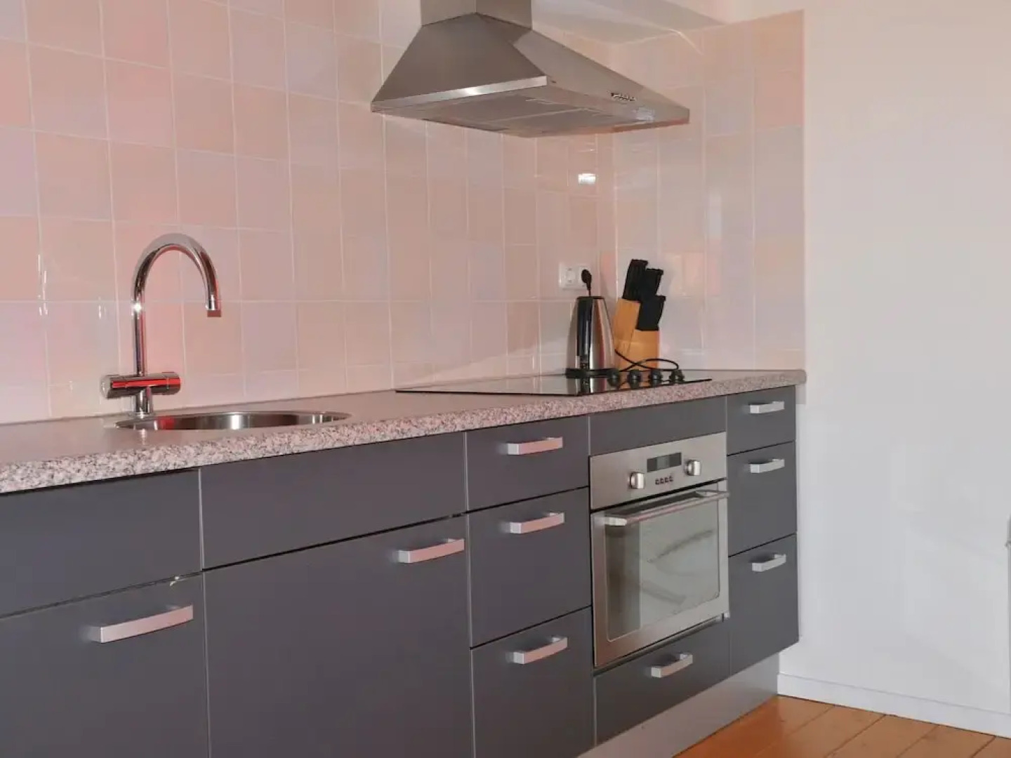 Cosy Holiday Home With Microwave in the Centre of Terherne