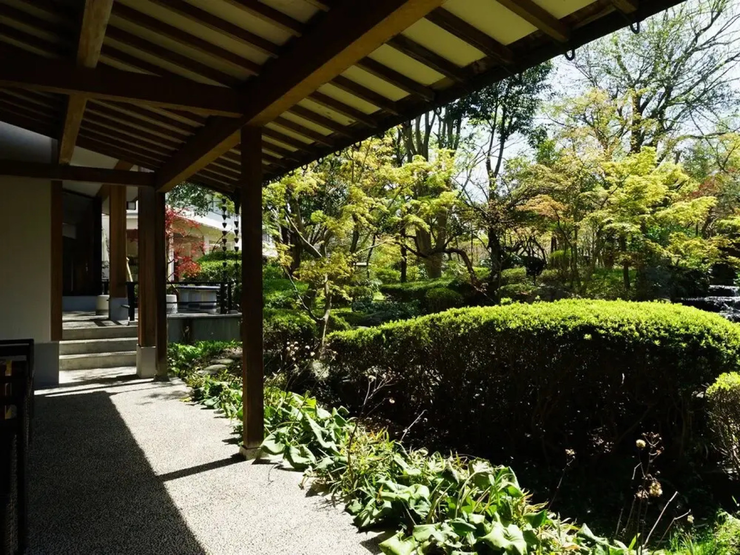 Hotel Hoho "A hotel overlooking the Echigo Plain and the Yahiko mountain range"