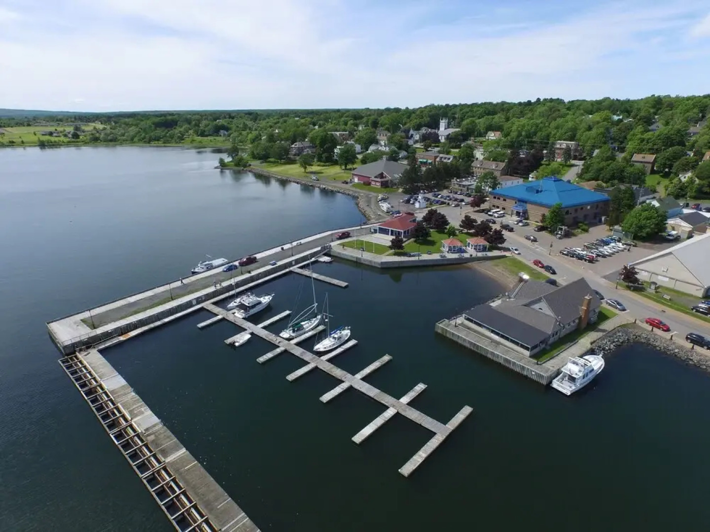 The Lionstone Inn Motel and Cottages