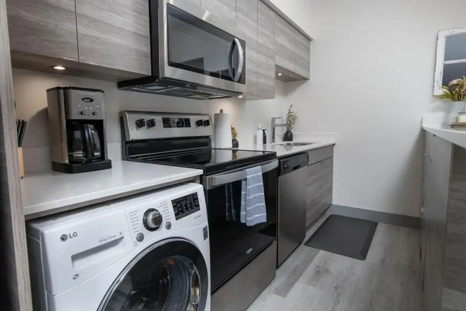 Top Floor on Okanagan Lake with AC & Heated Pool