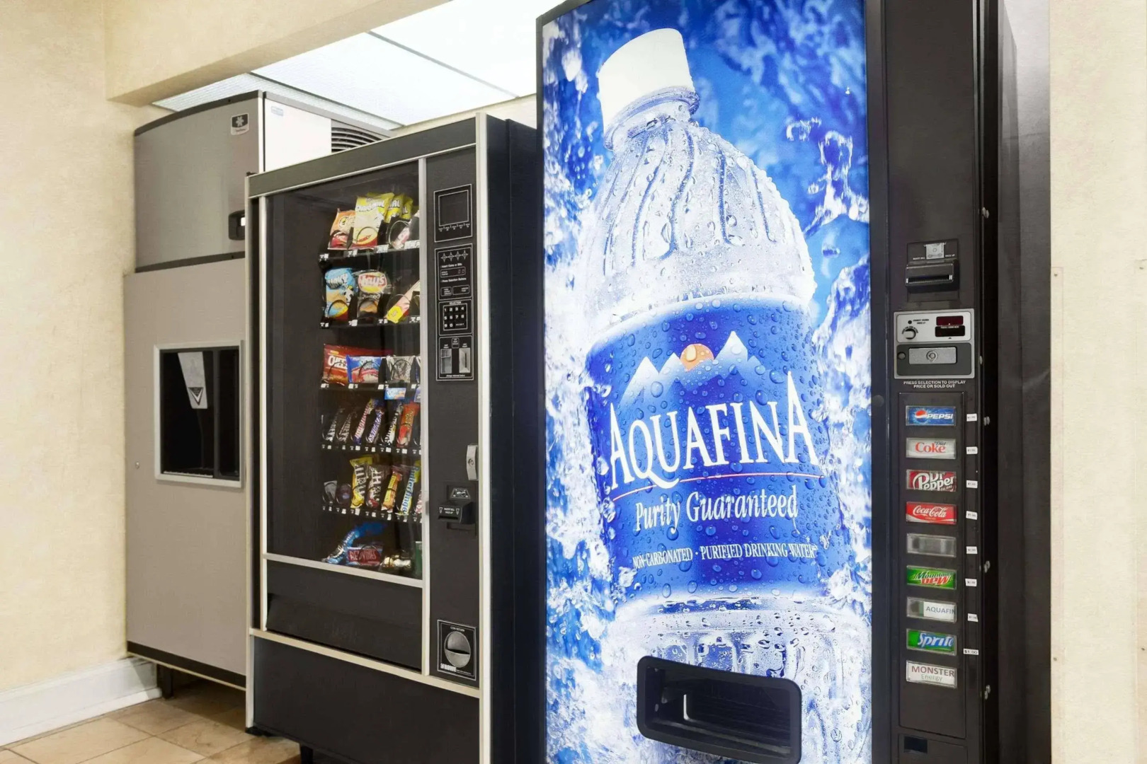 Howard Johnson Hotel & Suites by Wyndham Vancouver