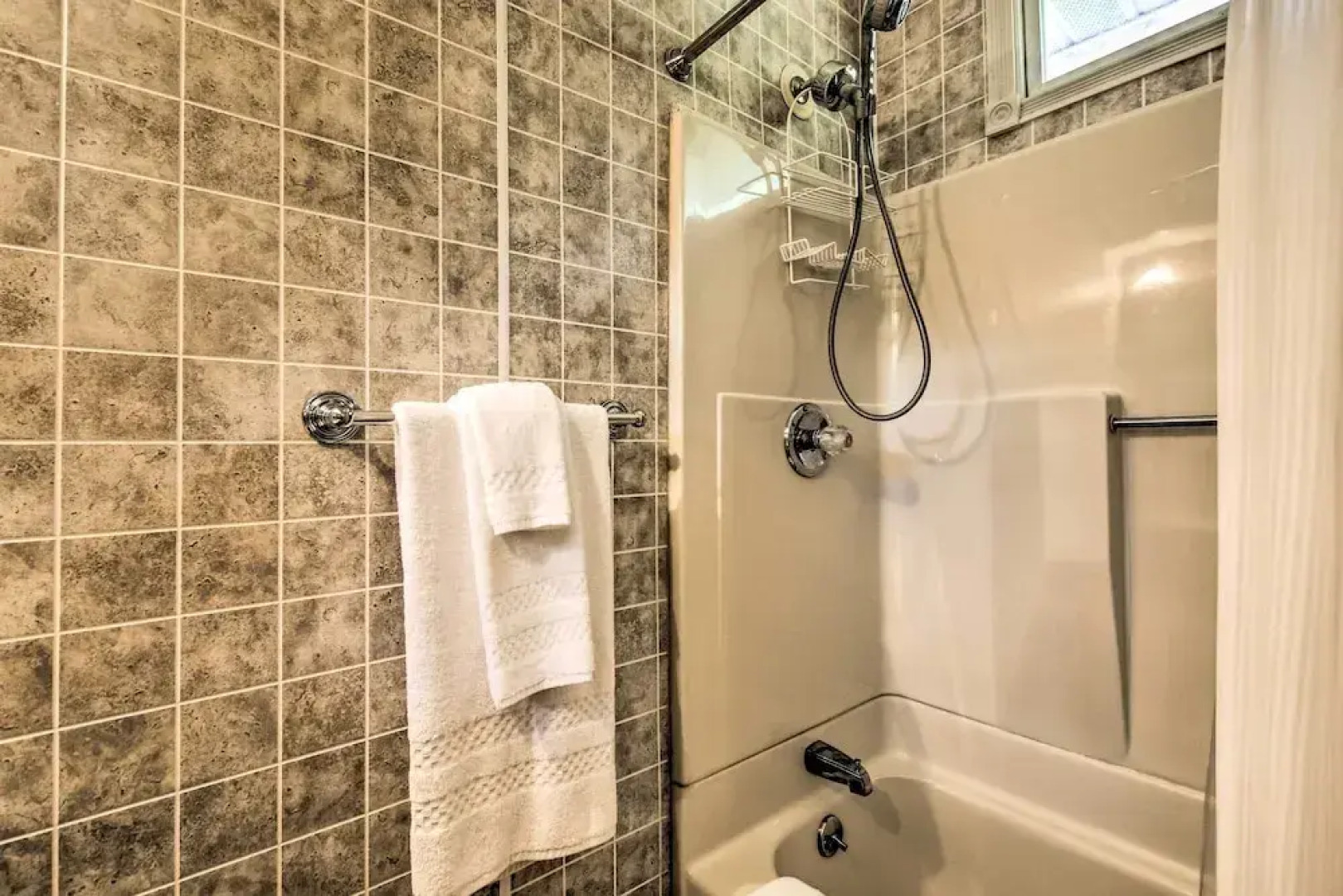 Spacious Apt w/ Yard: 3 Mi to Windham Mountain