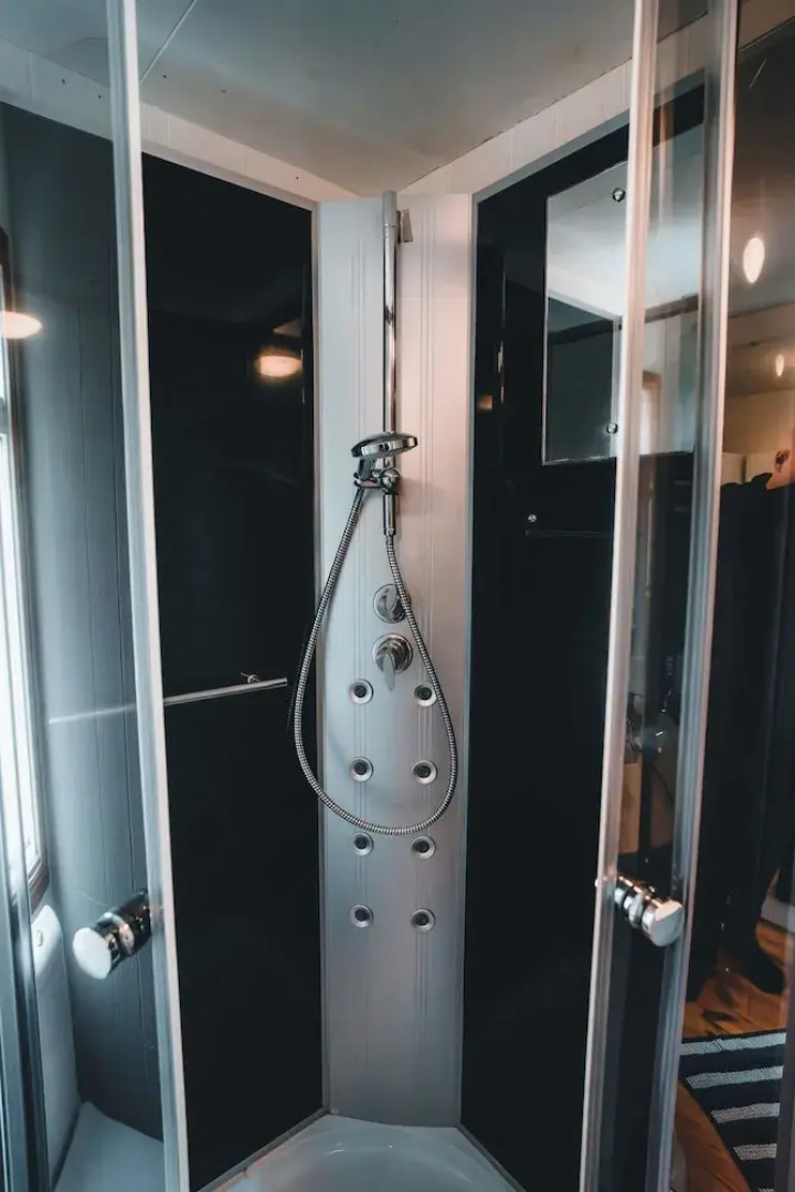 Eyja Mörk & Bubble Bedroom