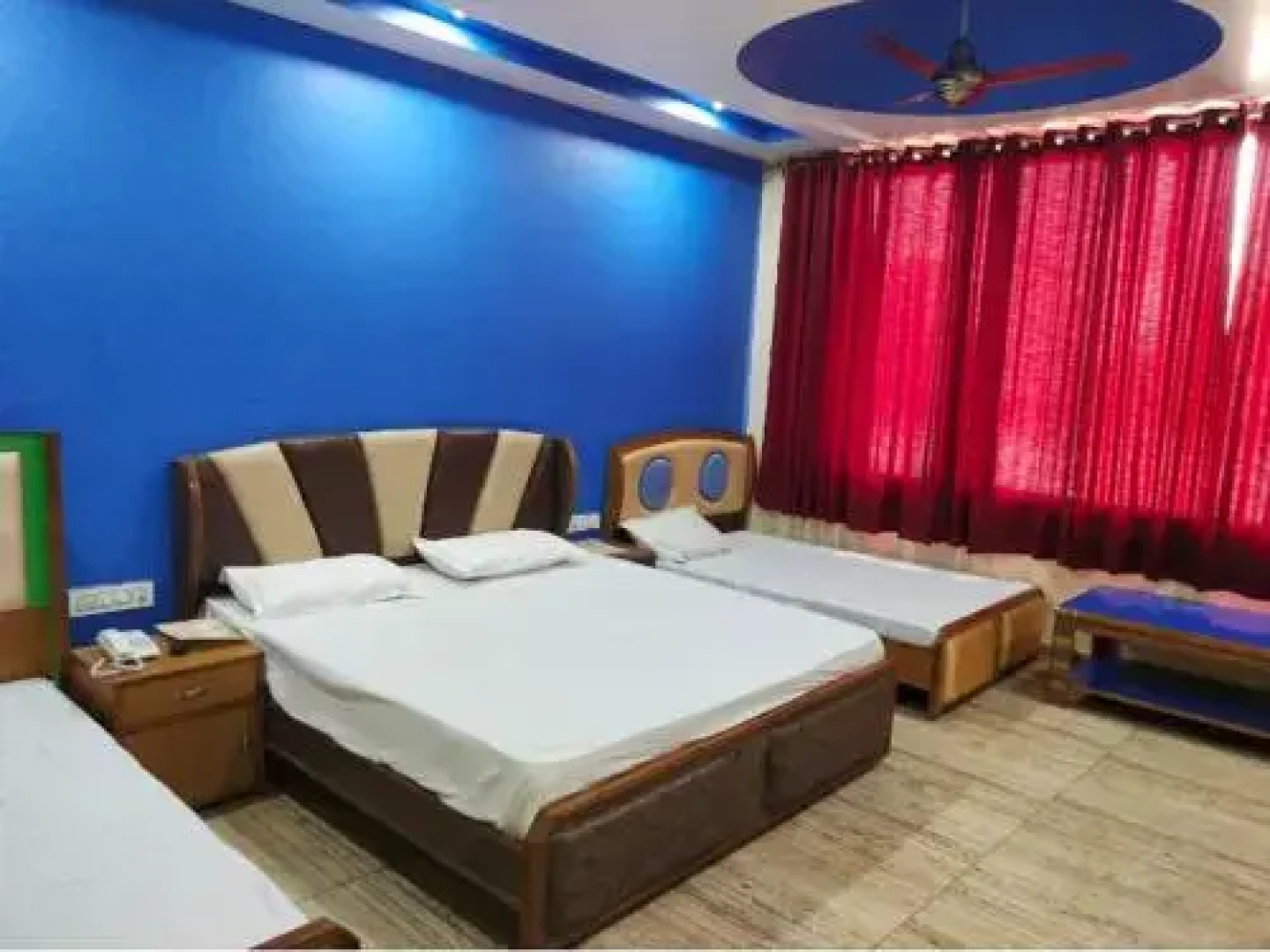 OYO 22238 Hotel Baaz