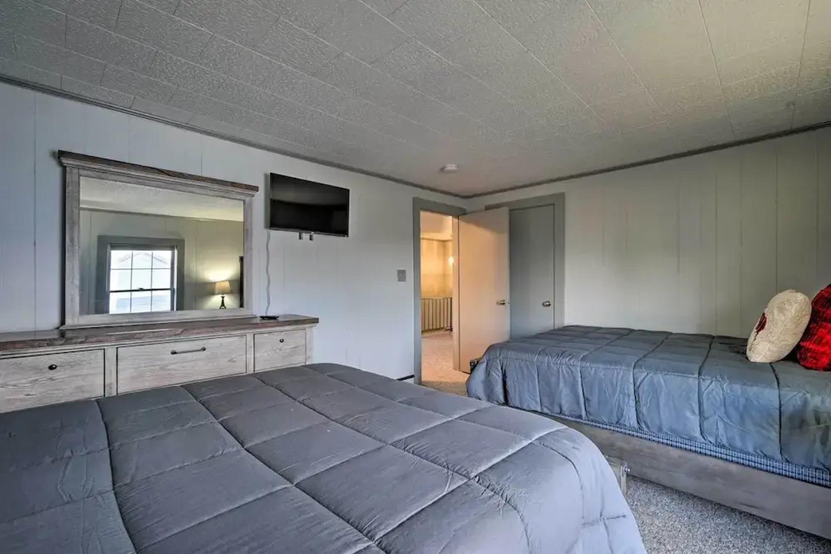 Family-friendly Retreat: Walk to Lake George!