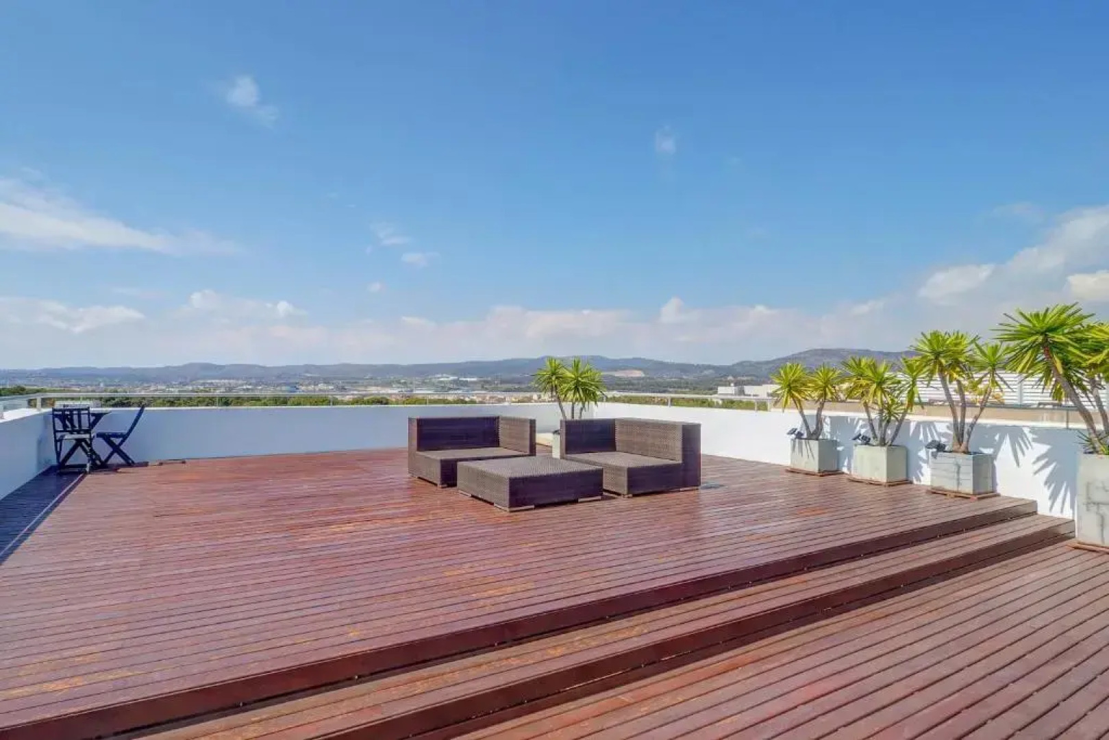 Elora Penthouse with Sea Views by Hello Homes Sitges
