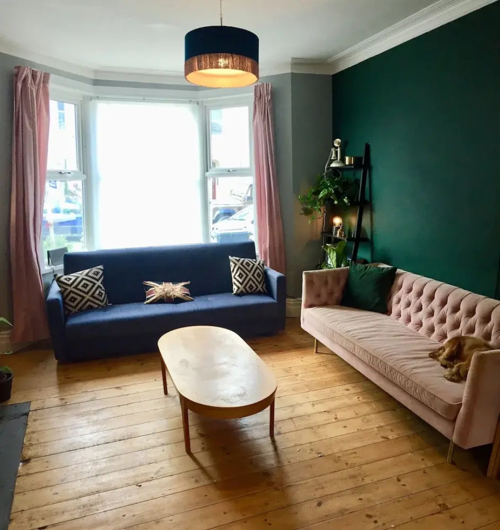 5 bedroom Seaside Townhouse Beautifully Renovated