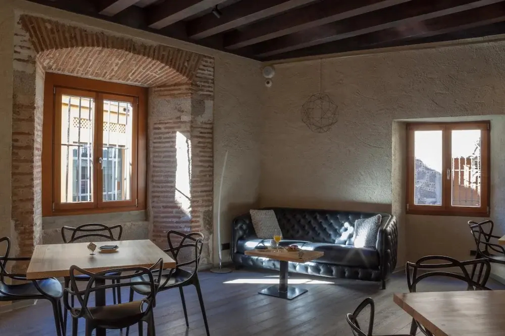 El Encanto Hotel & Cafetería