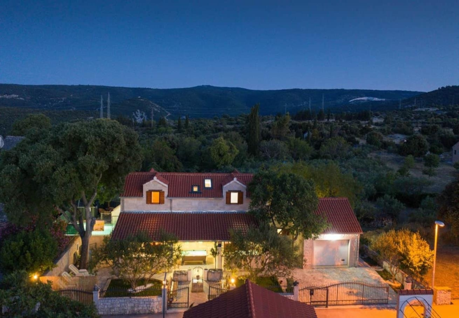 Holiday house Niksi - with pool: Skrip, Island Brac