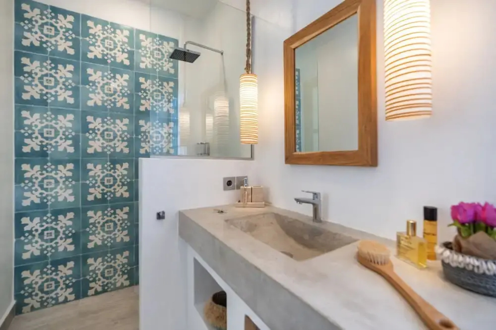 Seaesta Komodo Hotel & Hostel