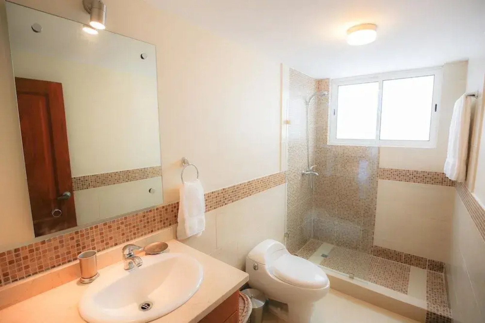 Beachfront Glamorous Apartment With Ocean Views