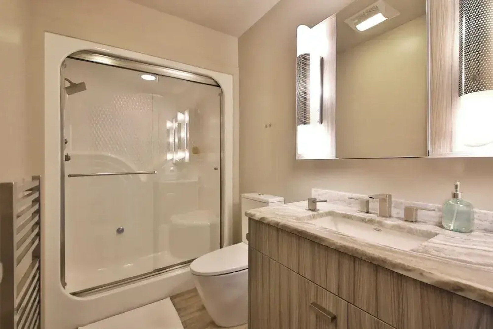 Langley Waterfront Condo by Avantstay A+ Views