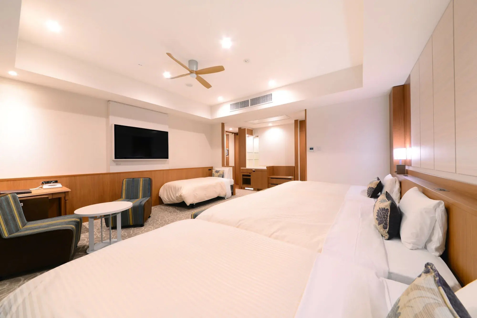 Vessel Hotel Campana Okinawa