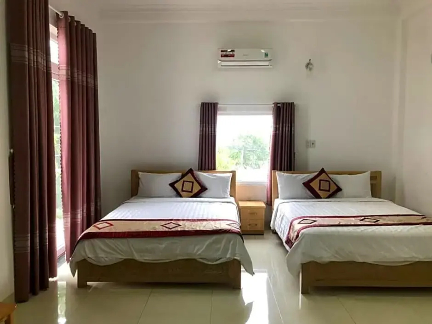 Lê Tùng Hotel - Vạn Giã