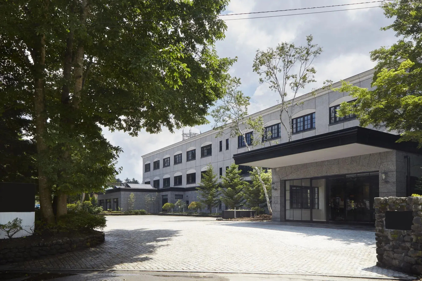 Kyukaruizawa Kikyo, Curio Collection by Hilton