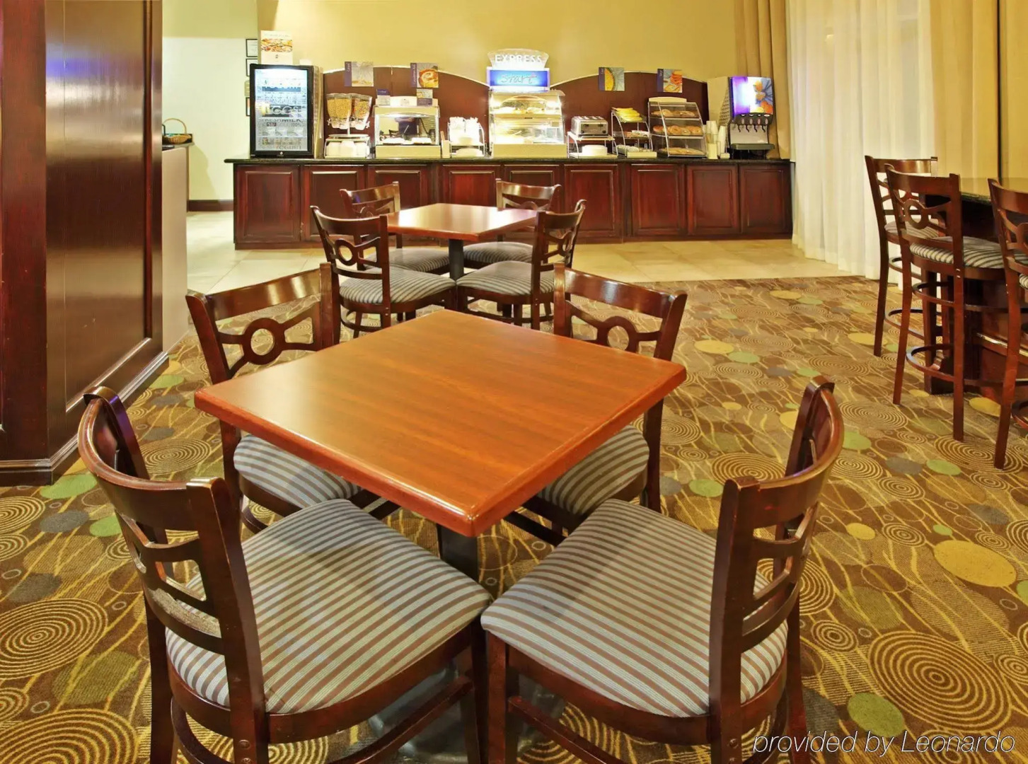 Holiday Inn Express & Suites Marshall by IHG