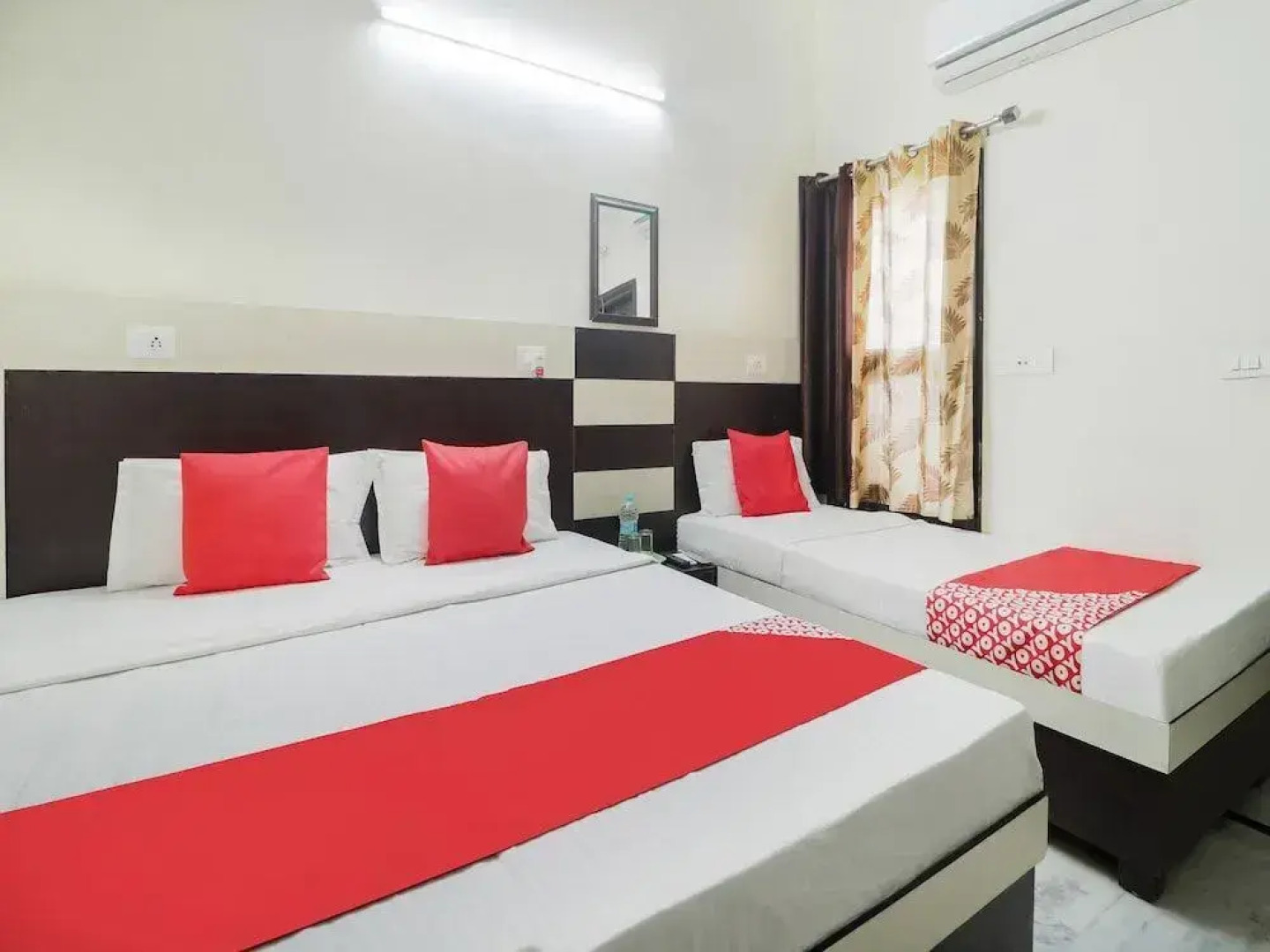 Royal Guest House by OYO Rooms