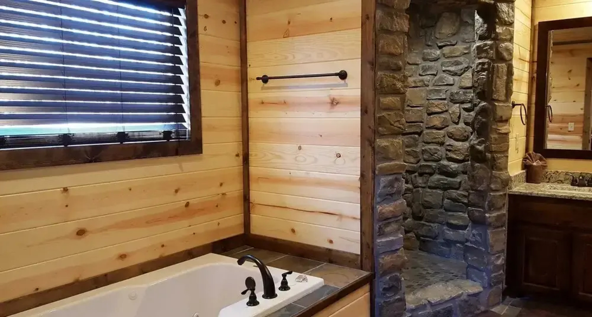 Ace in the Hole Cabin in the Wood With Hot Tub and Fireplace by Redawning