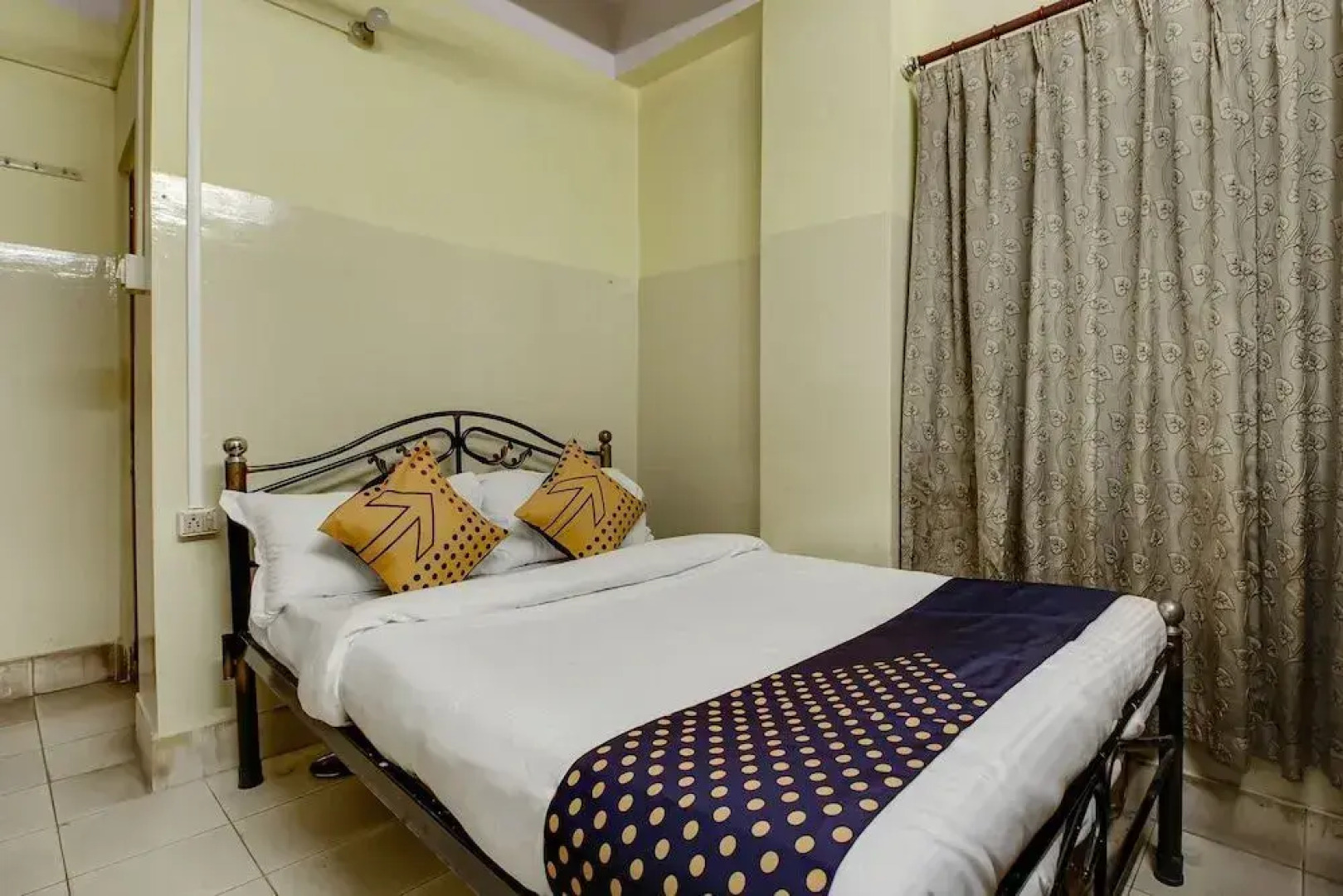 Hotel Hollywood by OYO Rooms