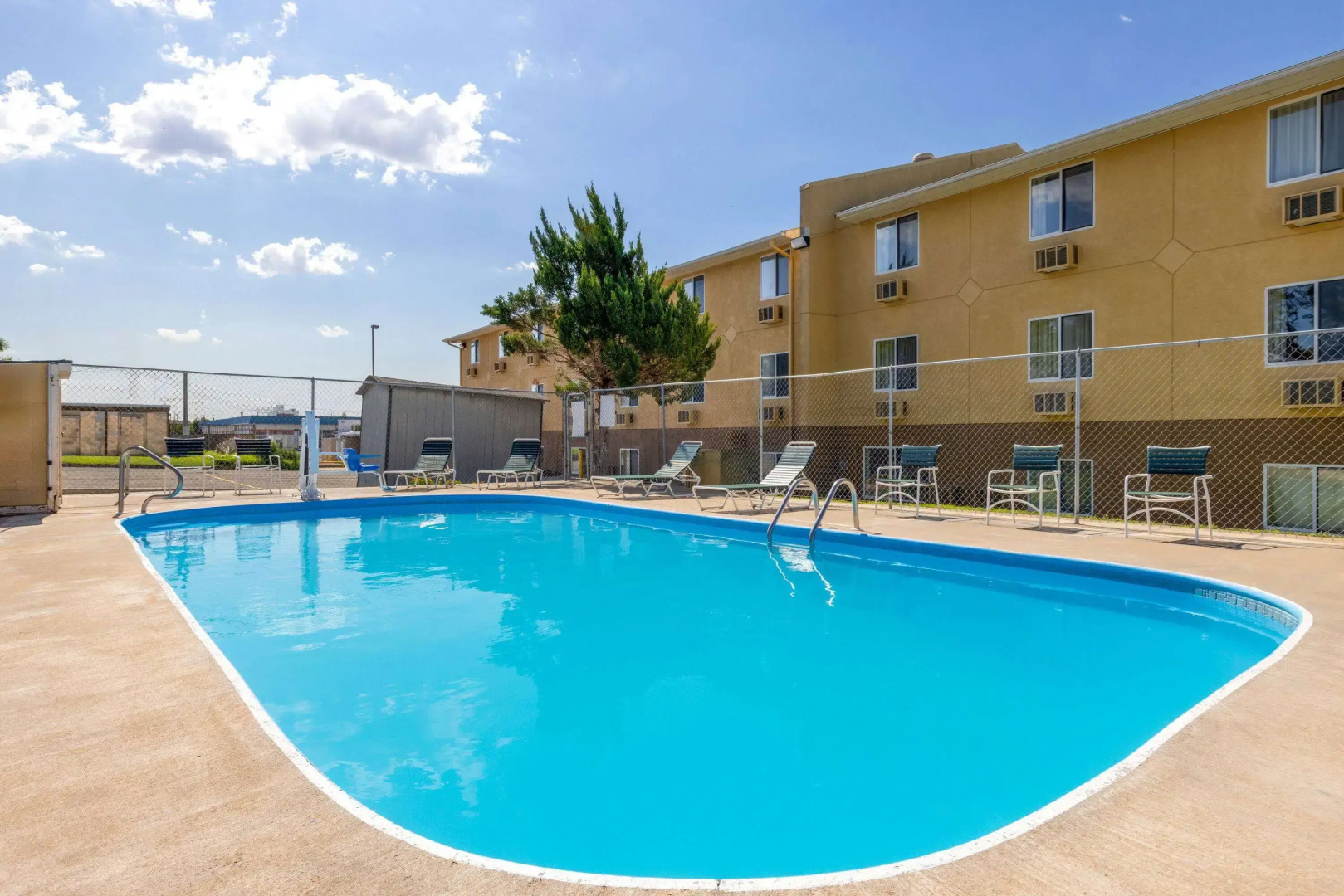 Super 8 by Wyndham Dodge City