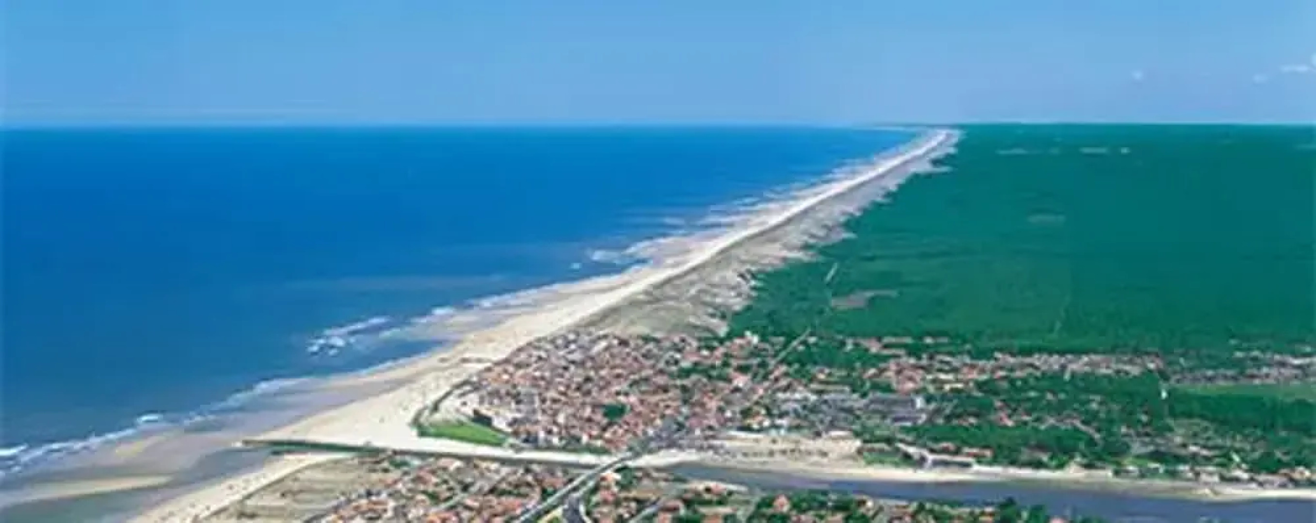 Bungalow With 2 Bedrooms in Mimizan, With Shared Pool and Furnished Terrace - 19 km From the Beach