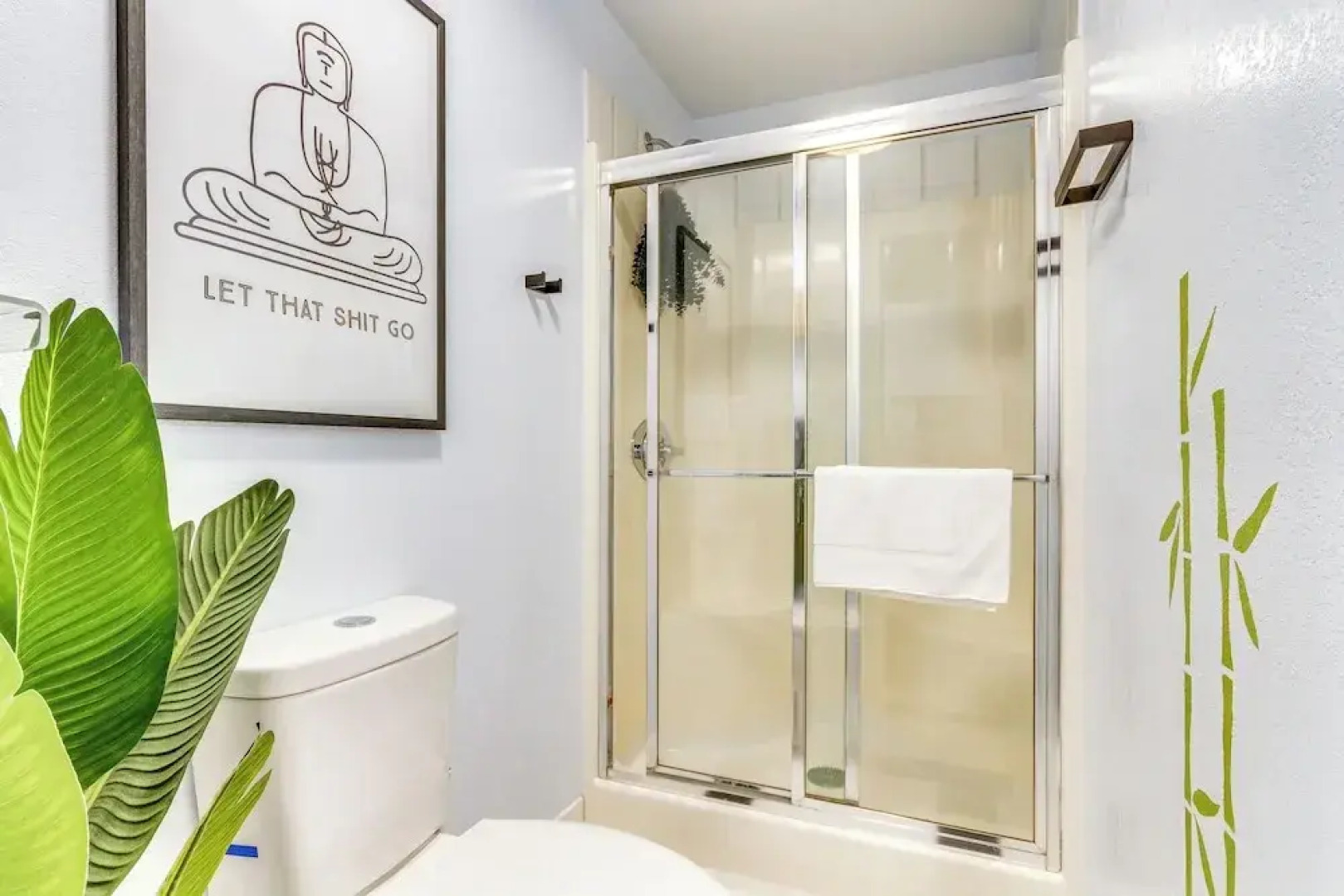 Retro-tropical Pensacola Home - 3 Mi to Downtown!