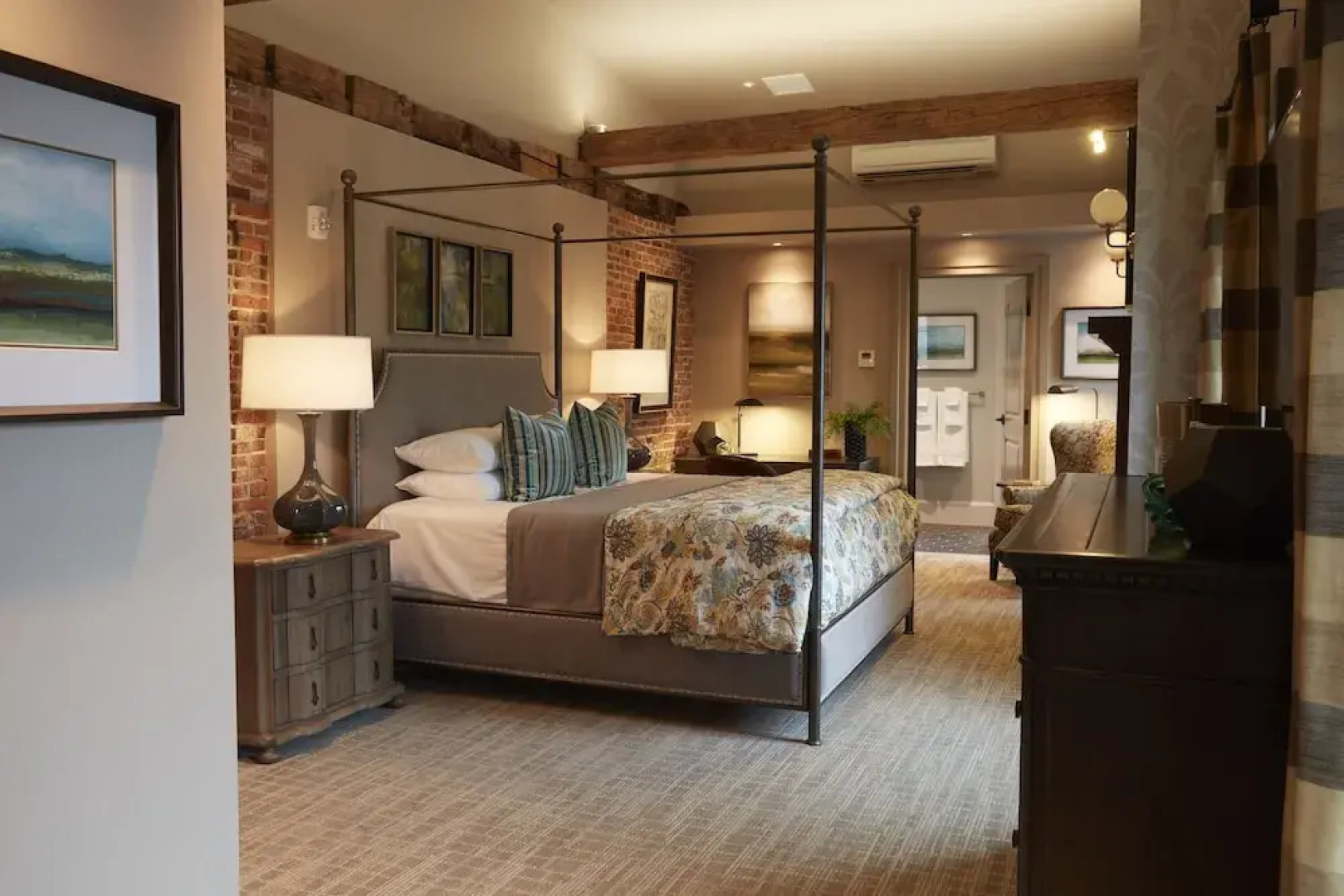 Farmer's Creekside Tavern & Inn