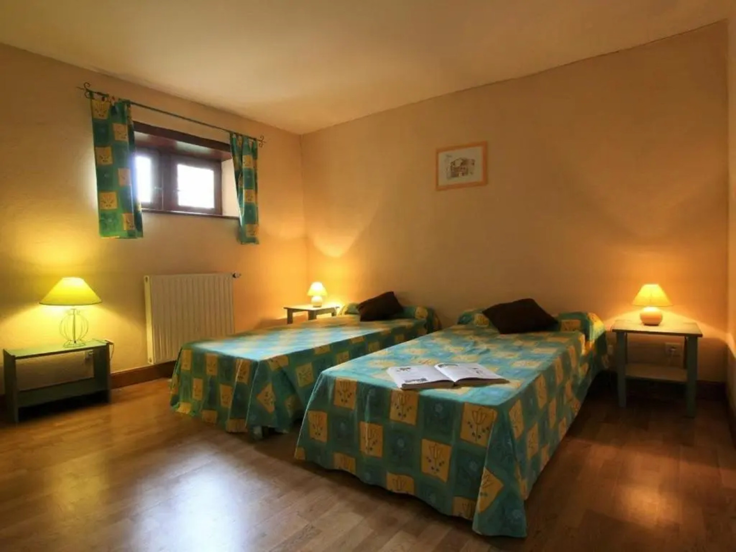 Gîte Villeneuve-d'Allier, 6 pièces, 10 personnes - FR-1-582-183