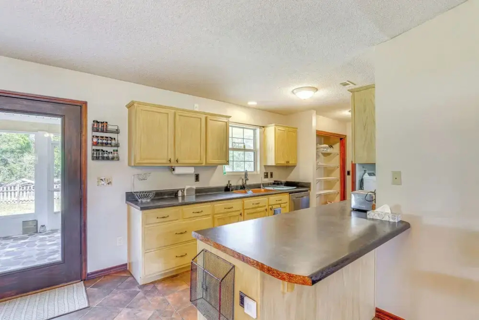 Navarre House w/ Game Room: 5 Mi to Beaches!