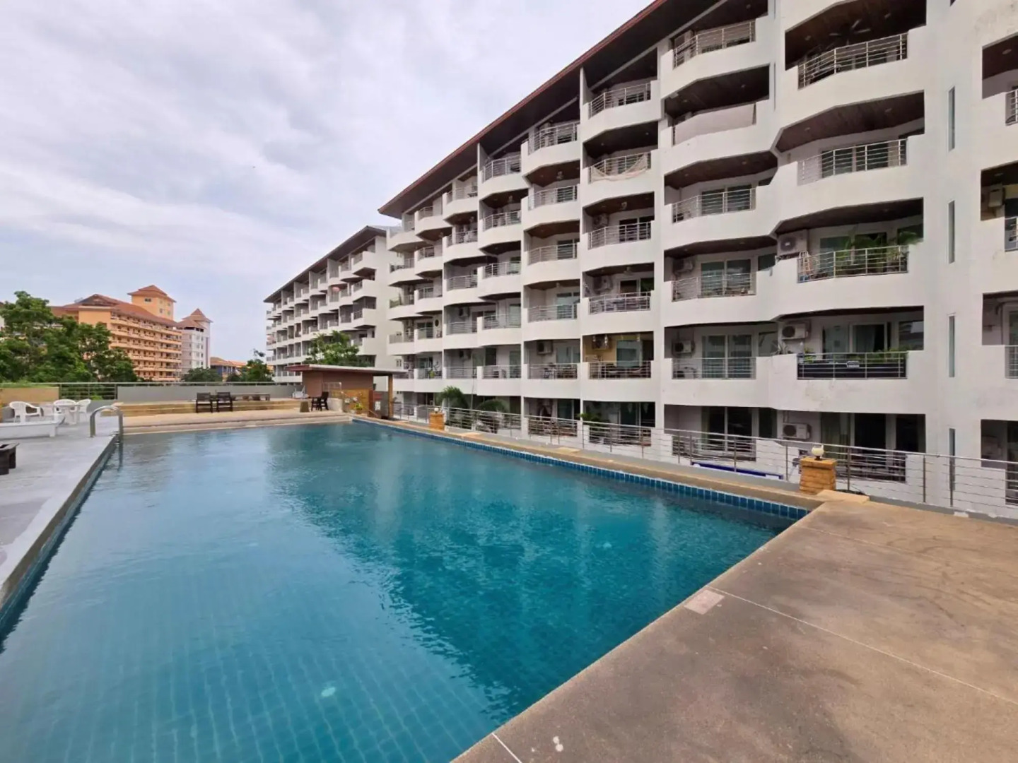 Отель Jomtien Plaza Residence
