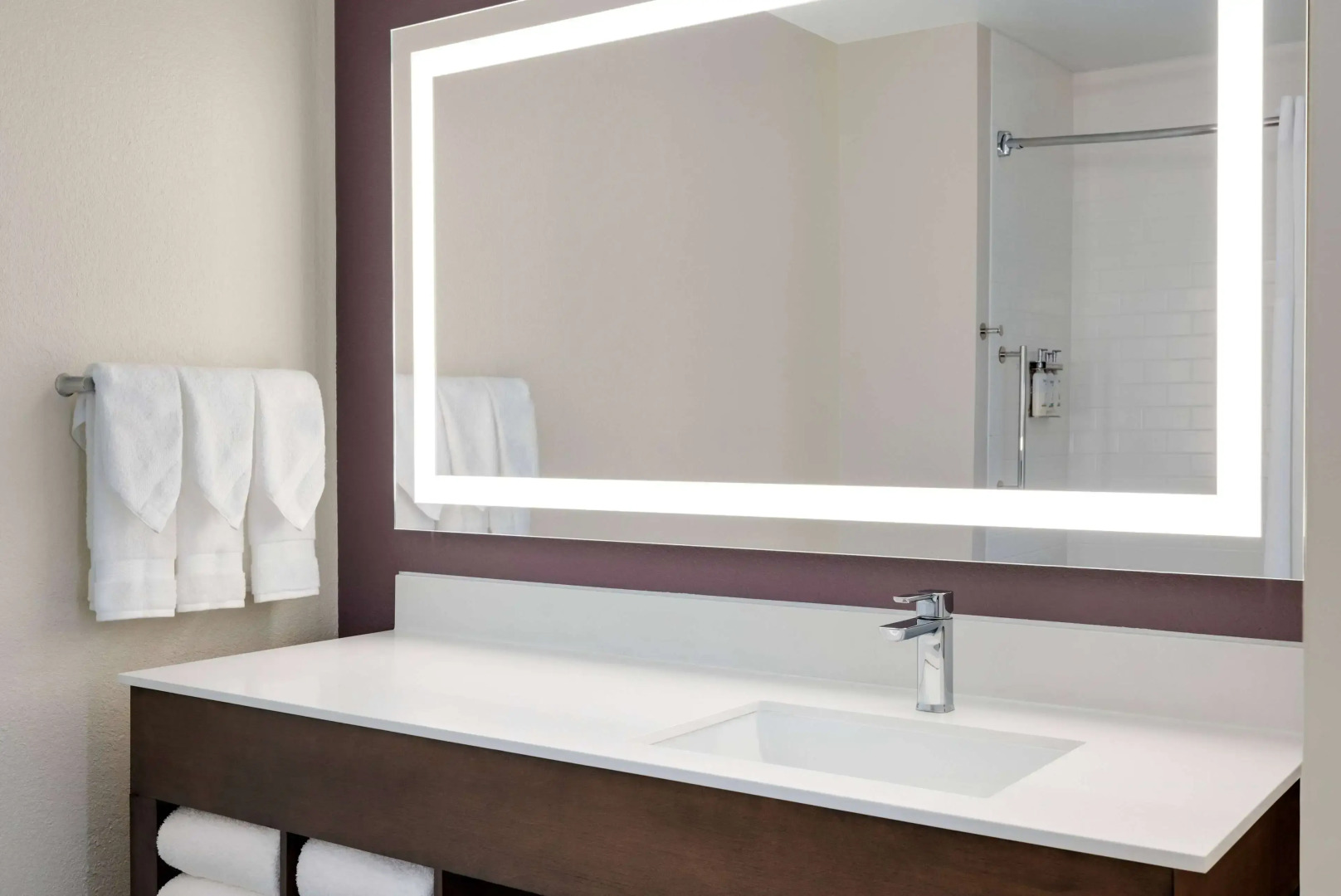 La Quinta Inn & Suites by Wyndham Springfield Airport Plaza