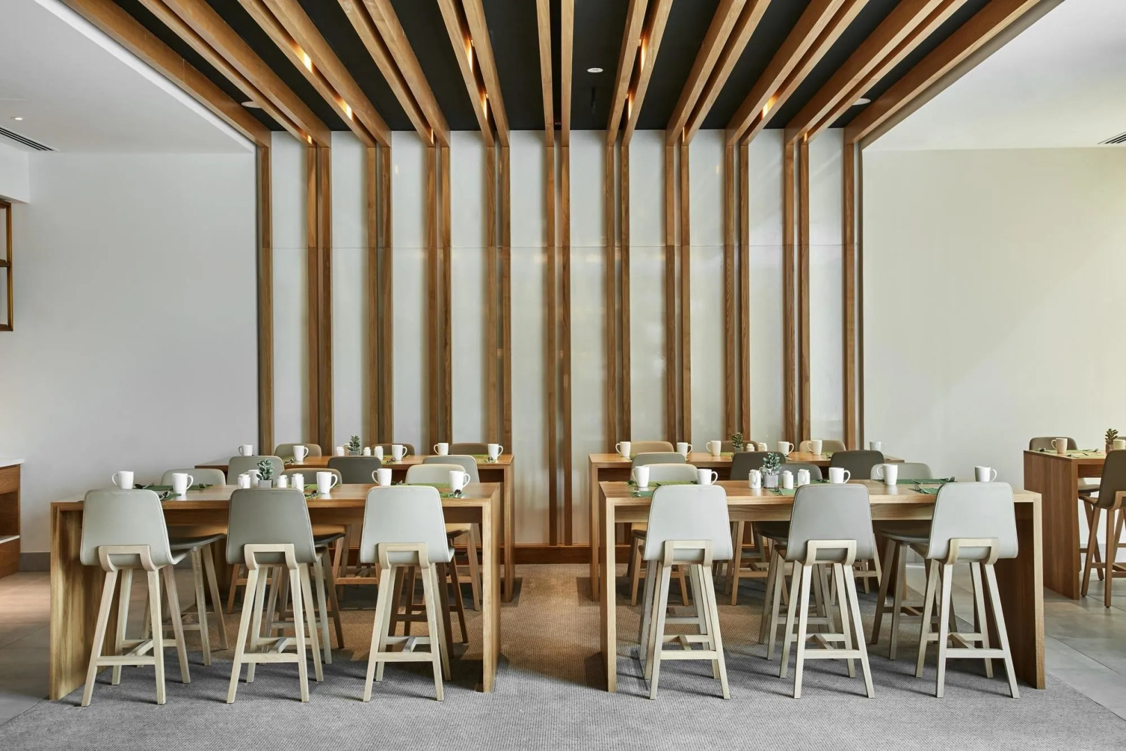 Hilton Garden Inn Dubai, Mall Avenue