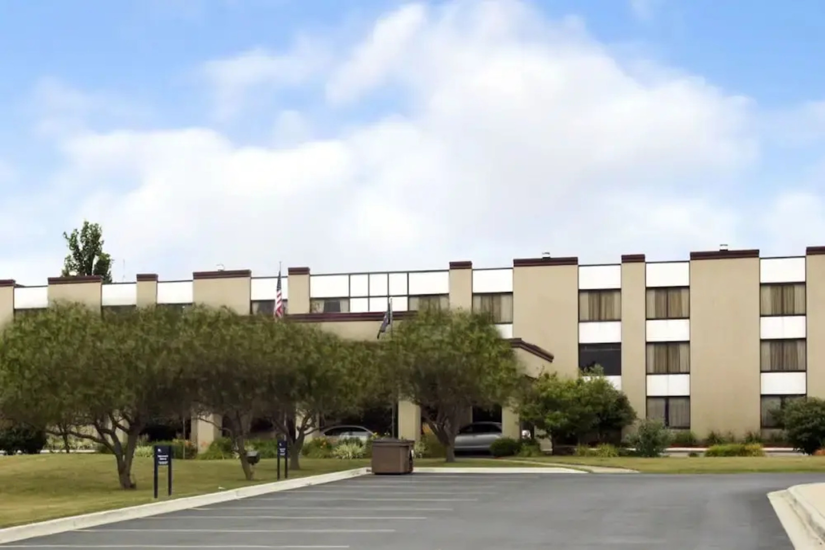 Ramada Lansing Hotel And Conference Center