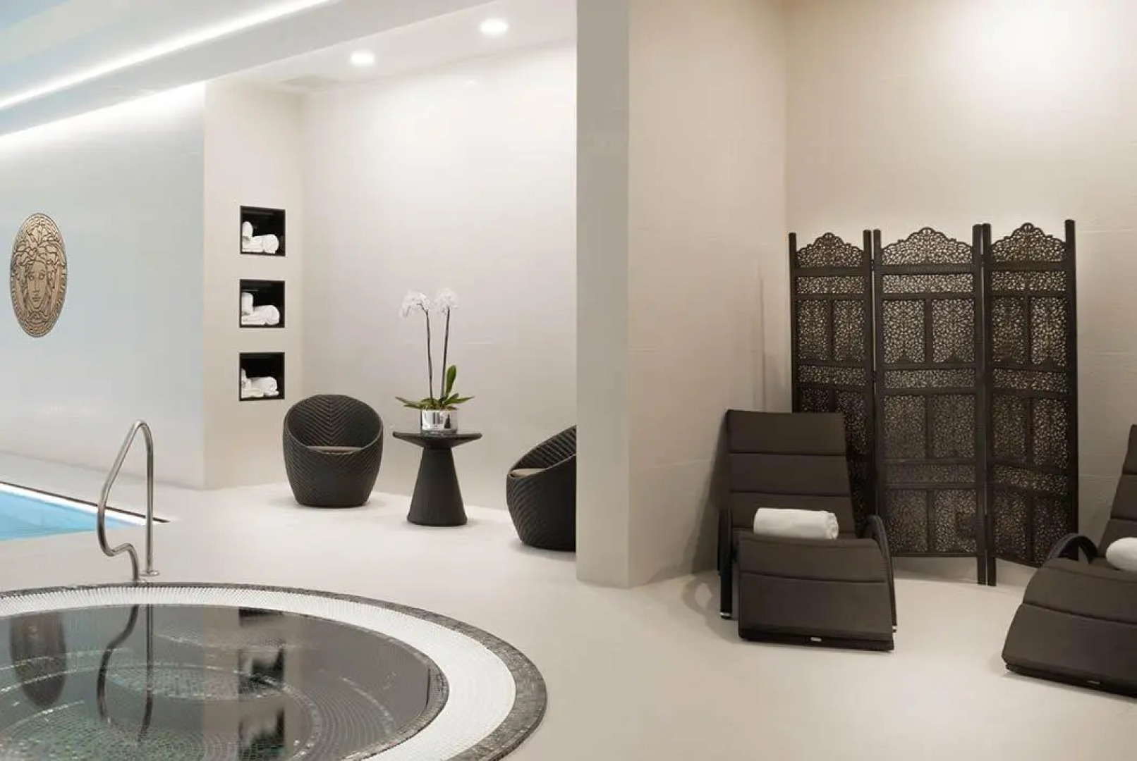 Montcalm East, Autograph Collection