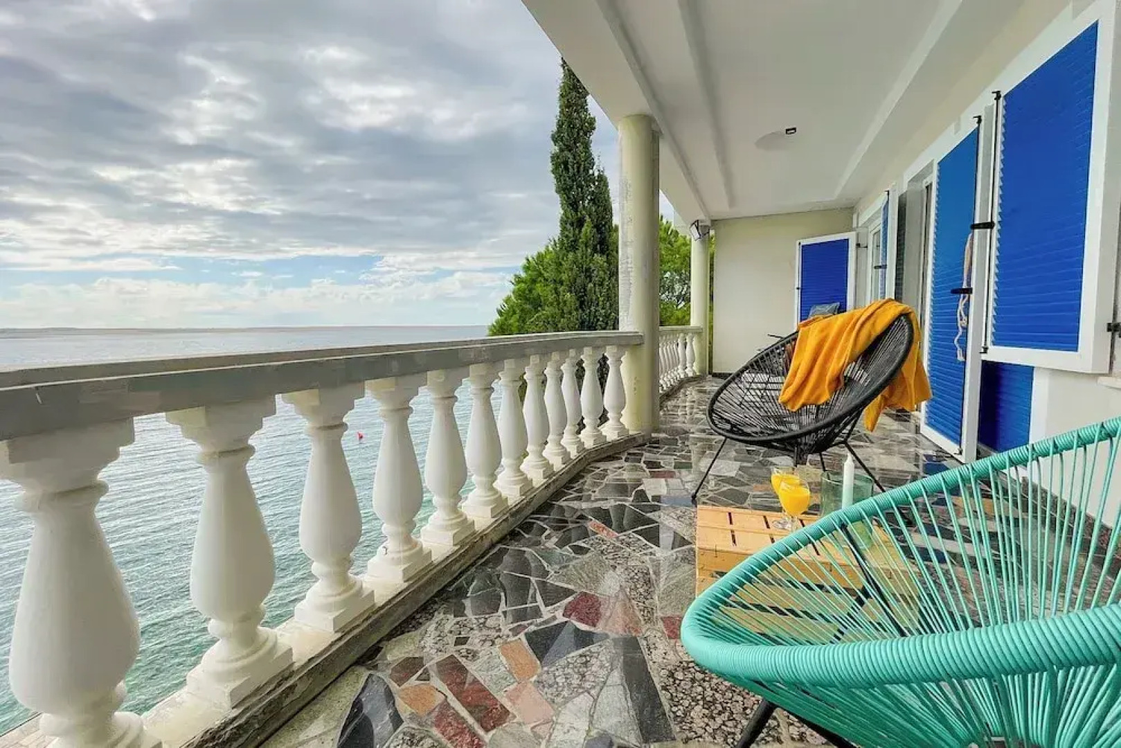 Holiday Home Seafront Escape