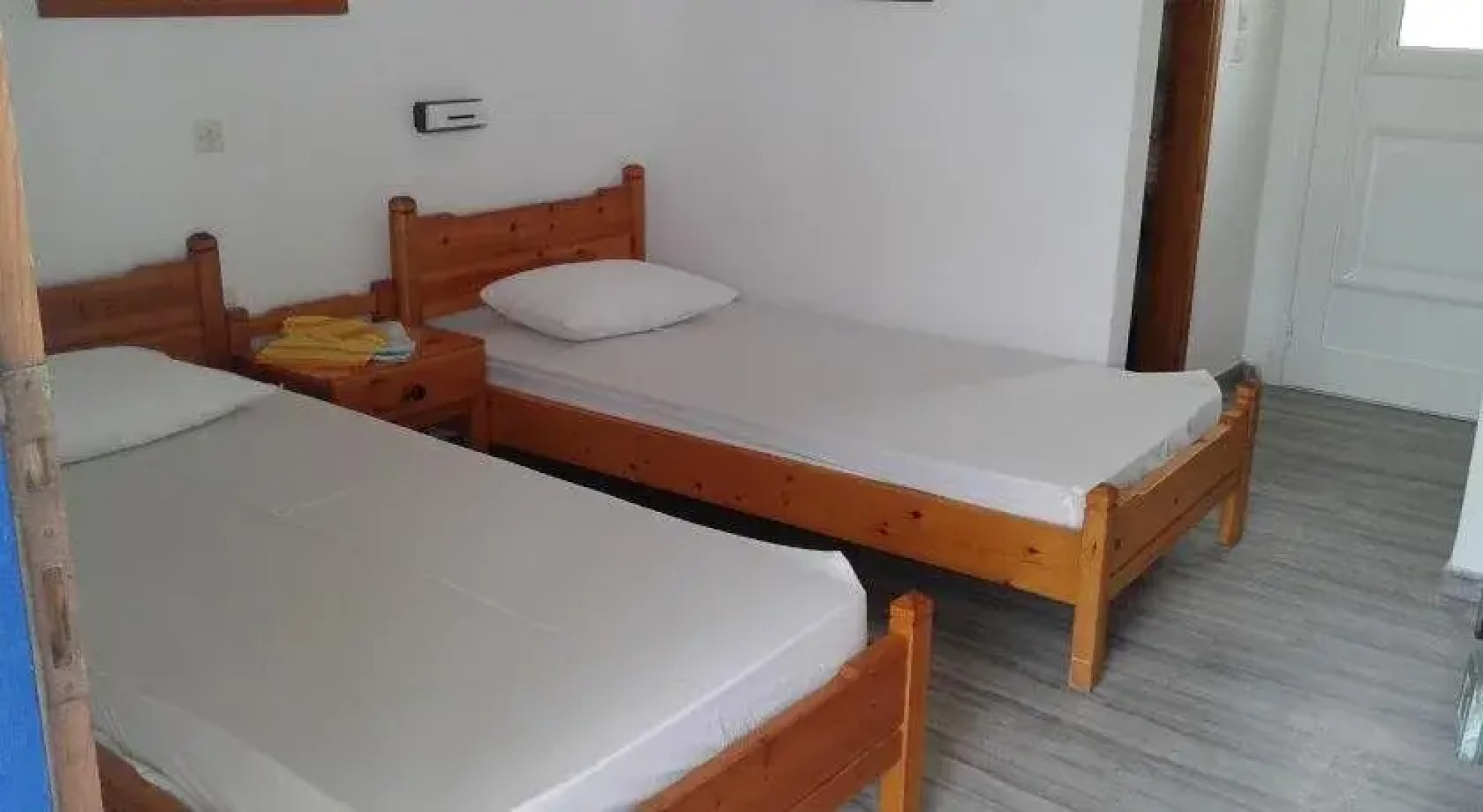 Prombona Petrino Spiti Studios