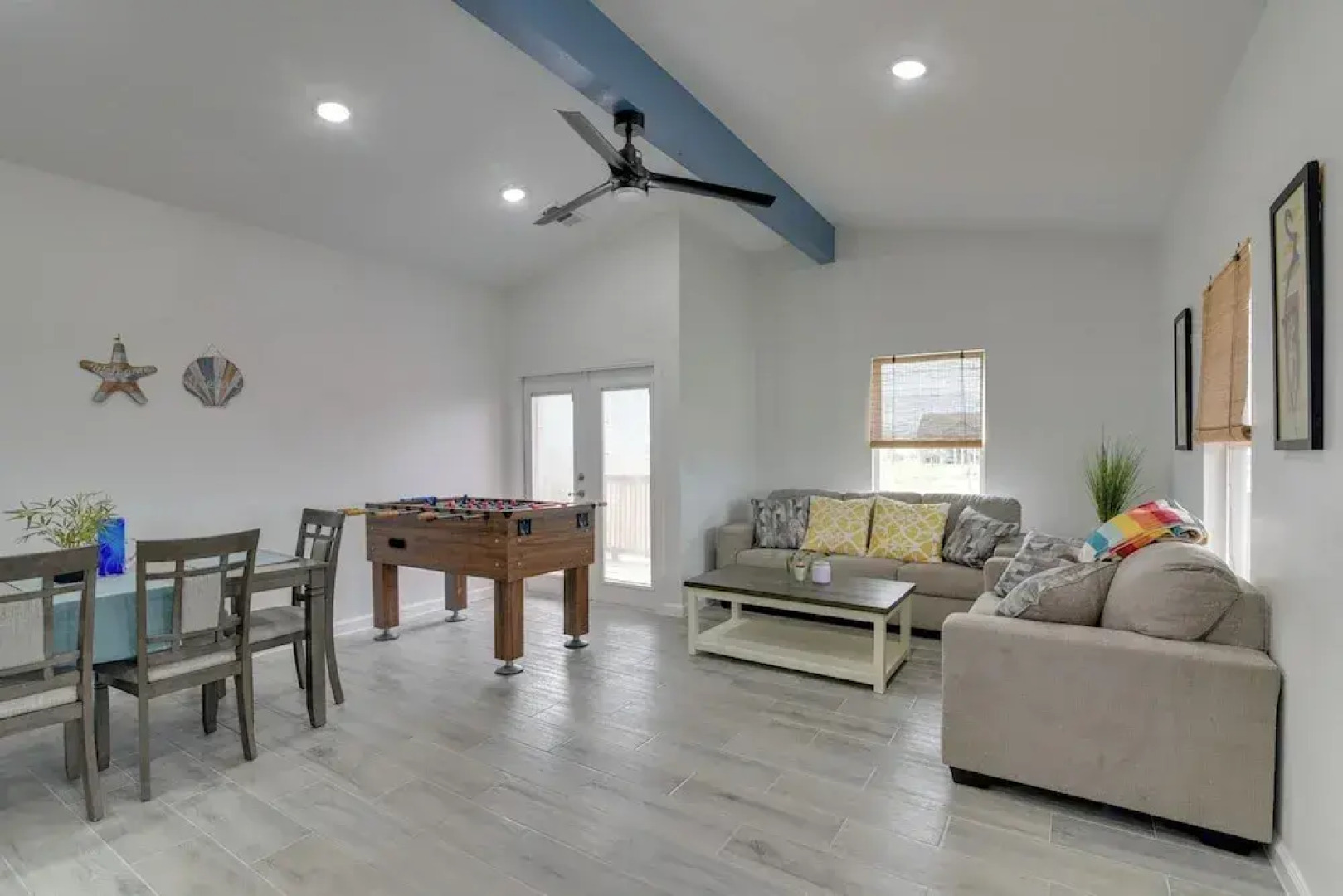 9 Mi to Crystal Beach: Pet-friendly Apt w/ Balcony