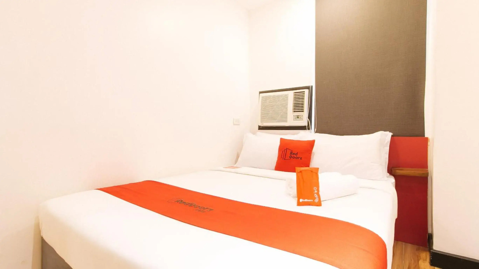 RedDoorz Plus Near Bamboo Organ Las Piñas