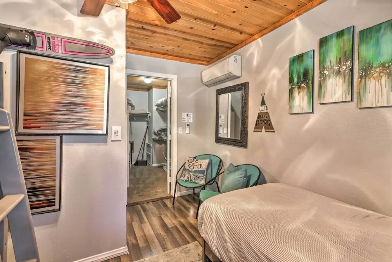 Remodeled Crestline Retreat: Walk to Lake Gregory!
