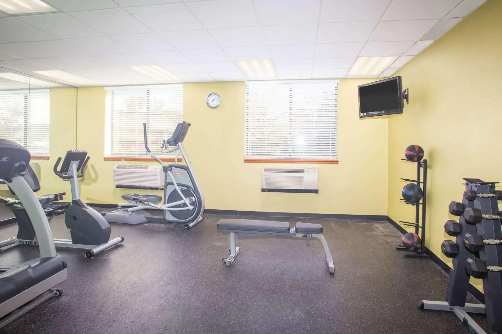 La Quinta Inn & Suites St. Louis Airport - Riverport